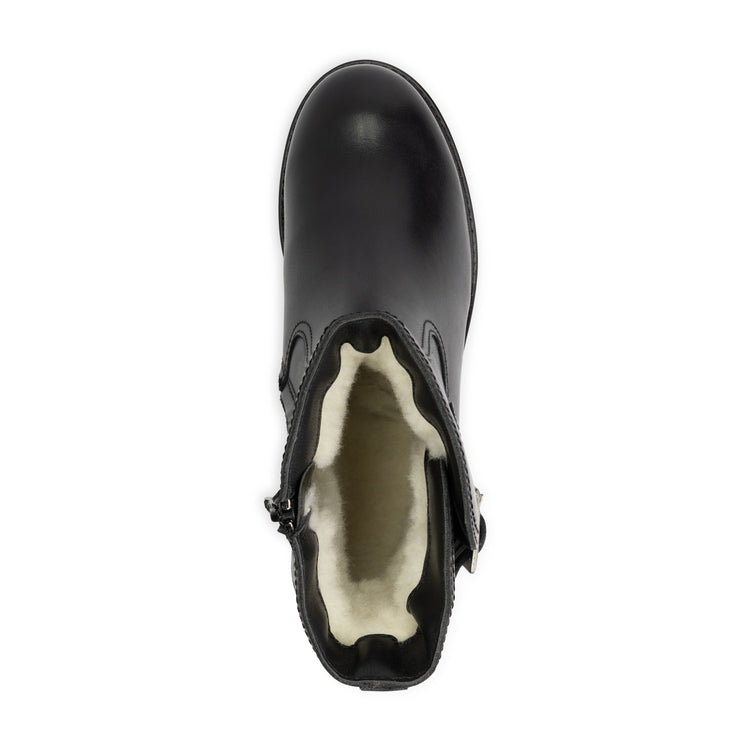 Lily Black UPS