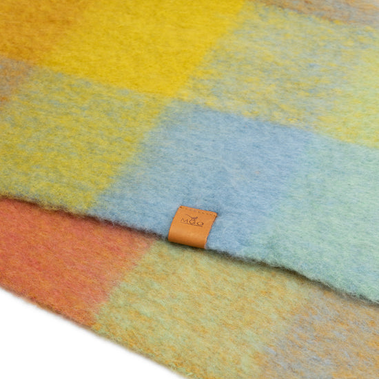 Kyra Scarf oker ACC3